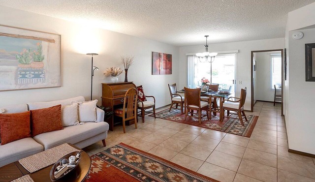 Sun City West Snowbird Haven: Quiet Cul-de-Sac, 2BR, Fenced Yard, Small Dog OK