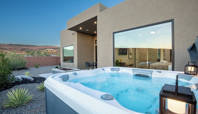 SunChaser 2 Bed 2 bath Dog Friendly Private Home, Hot Tub, EV Charger