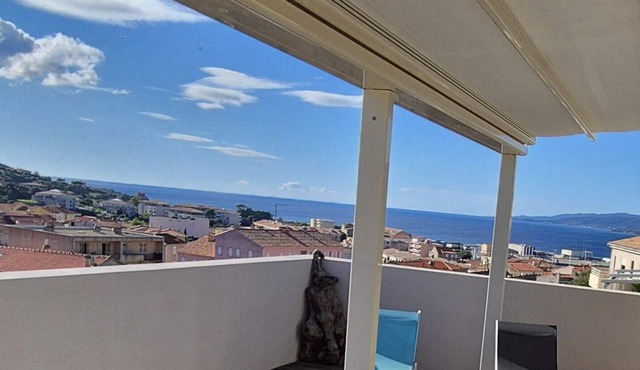 SUPERB APARTMENT LARGE TERRACE SEA VIEW -CENTER+ BEACH 5 min WALK +PARKING