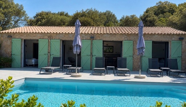 SUPERB VILLA BEAUTIFUL SWIMMING POOL LARGE TERRACE PEACEFUL GARDEN PETANQUE COURT