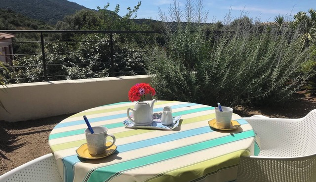T2 air-conditioned wifi parking 2 km from île rousse beach.