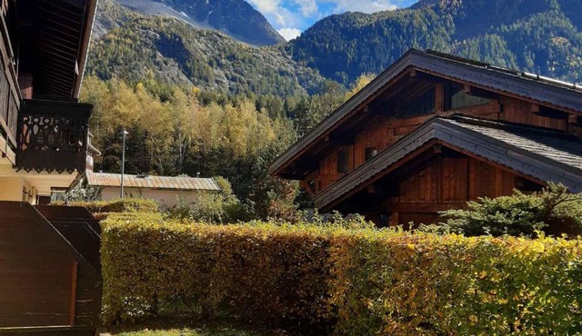 T2 rez-de-jardin Chamonix avec parking et vue Mont Blanc - FR-1-517-65