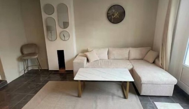 Tarascon center apartment