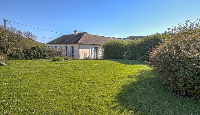 Tasteful holiday home in Aure sur Mer with garden