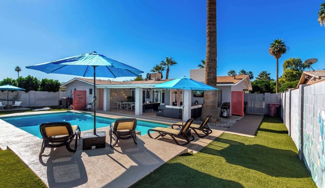 The Desert Bloomhouse | Heated Pool |Sleeps 12
