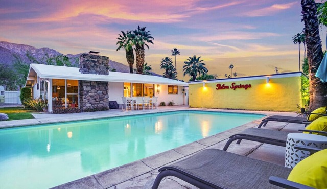 Twin Palms: Mid-Century Modern with Heated Pool