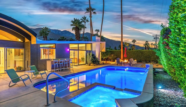 Twin Palms Midcentury - Luxury Desert Escape: Stunning Views & Resort-Style Amenities