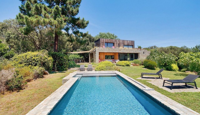 Vacation Home "Loft 1 - Villa Vue Mer Avec Piscine" with Sea View, Private Pool & Wi-Fi