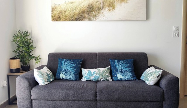Vacation rental, sleeps 2–4, large terrace, 5-minute walk from the beach