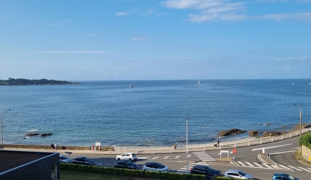Very nice Apartment with Balcony sea view and parking in the center of Concarneau