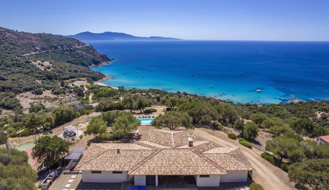 Villa 4 bedrooms, pool, sea view, tennis court