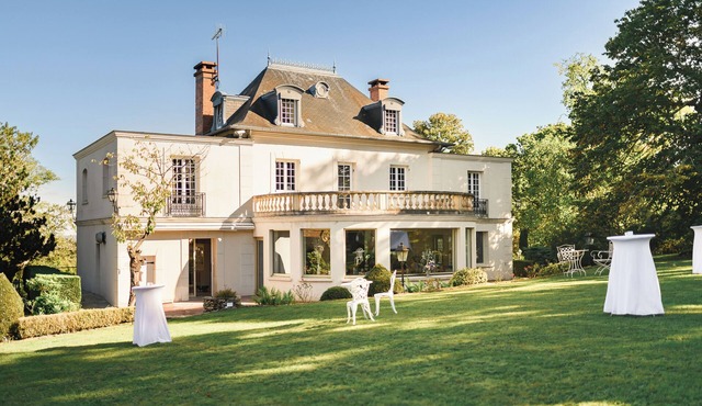 Villa Clairemaison – Private French Estate with Pool, Spa & Tennis near Paris