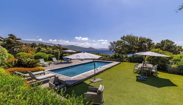 VILLA GIRELLES- waterfront, swimming pool, sea view, 5 bedrooms