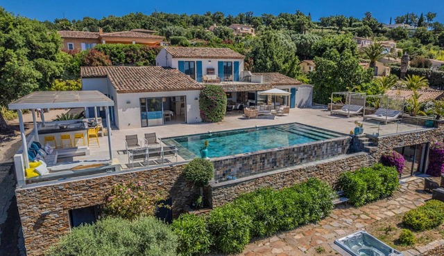 Villa Luxe Avec Piscine vue Paronamique de la Baie de St Tropez & Plages 10mns!