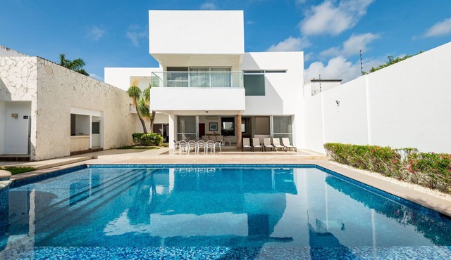 Villa Luxury White in Playa del Carmen