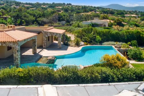 Villa panoramique avec vue mer et montagne à Corbara