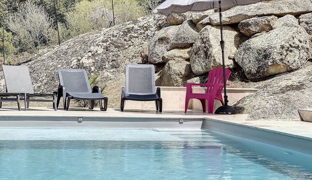 Villa sea view - pool and garden - near the beach