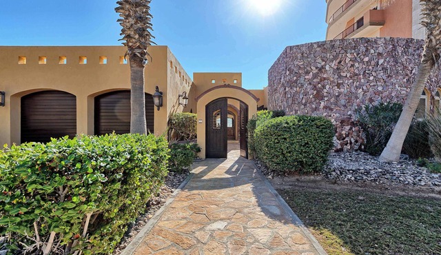 Villa Sirena 5 bedroom beach front