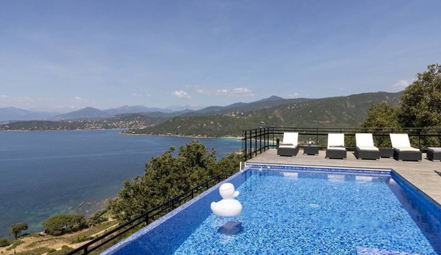 Villa VERGHIA- 6 bedrooms, sea view, swimming pool