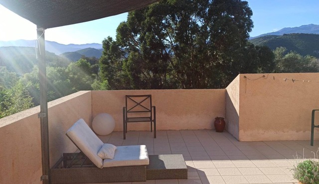 Villa with large garden in Saint-Florent center