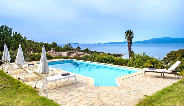 Villa with panoramic view 5 minutes from the beach
