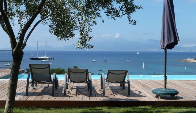 Villa with swimming pool and panoramic view of Ajaccio and the Iles Sanguinaires.