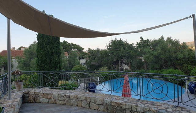Villa with swimming pool