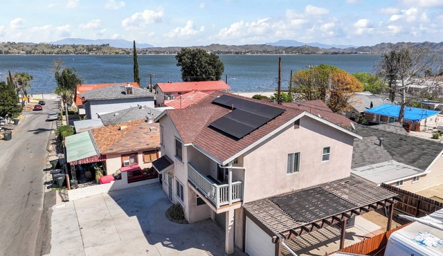 Wake Up to the Water. Live the Lake Life You've Been Imagining!