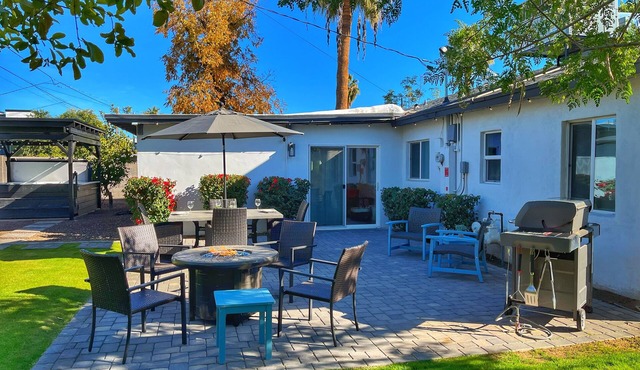 Walk to OldTown! HotTub+Arcades @Vibrant & Cozy Home in the heart of Scottsdale!