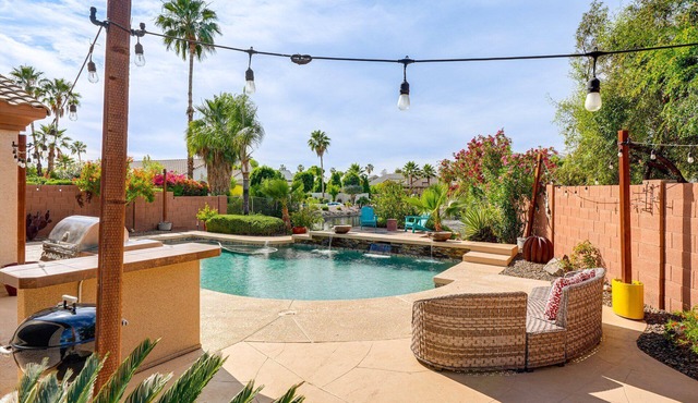 Waterfront 3BR Home with Pool ,BBQ Patio & Fire Pit
