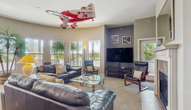 Waterfront Getaway w/Free WiFi, Central A/C, Washer/Dryer, & Shared Pool
