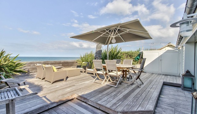 Waterfront house, large terrace and waterfront - Balcony on Arromanches