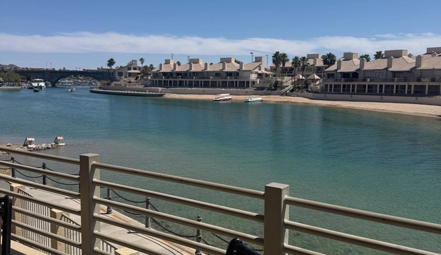 Waterfront Newly Remodeled 2x2 - Corner Unit, Walk to Bridge/Beach/Bars/Food