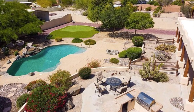 Welcome World Series Fans! Private Pool! Golf!