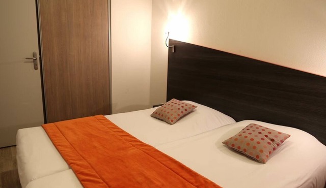 Welcoming Studio with Easy Orly Airport Access & Access to Tramway