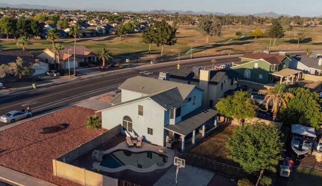 West Valley Oasis! Close to sports, concerts, restaurants, and nightlife!