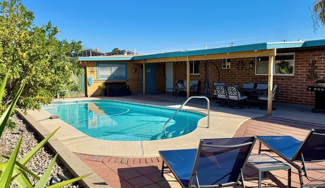 Whole house with private pool- a desert oasis in Northwest Tucson!