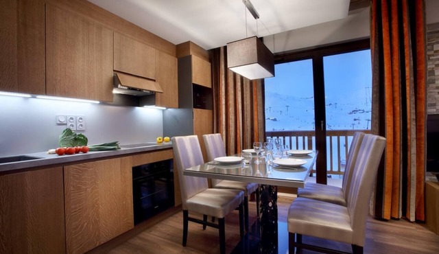 Wifi, 50m from resort center, fitness, swimming pool, sauna, hammam, balcony, tv, ski locker, 85m²