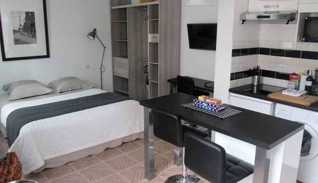 WORKSHOP, independent studio on private courtyard PARIS center 20 minutes by RER A