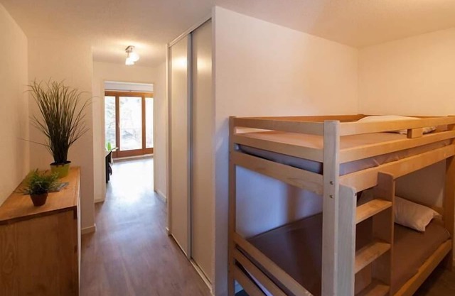 200m from resort center, 3rd floor, balcony, tv, ski locker, 25m², Serre Chevalier