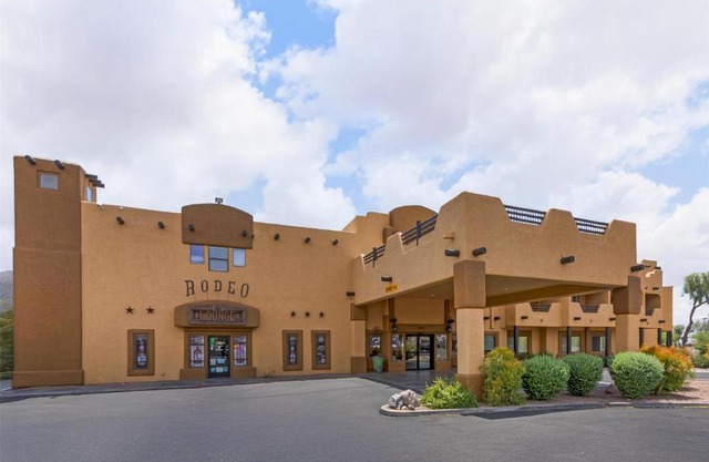 Gold Canyon Inn Suites 
