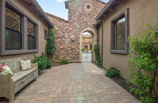 Luxury Scottsdale Villa FULLY FURNISHED VACATION RENTAL is not to be missed