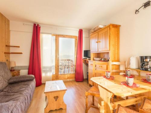 Studio lumineux près des pistes avec balcon - FR-1-275-154