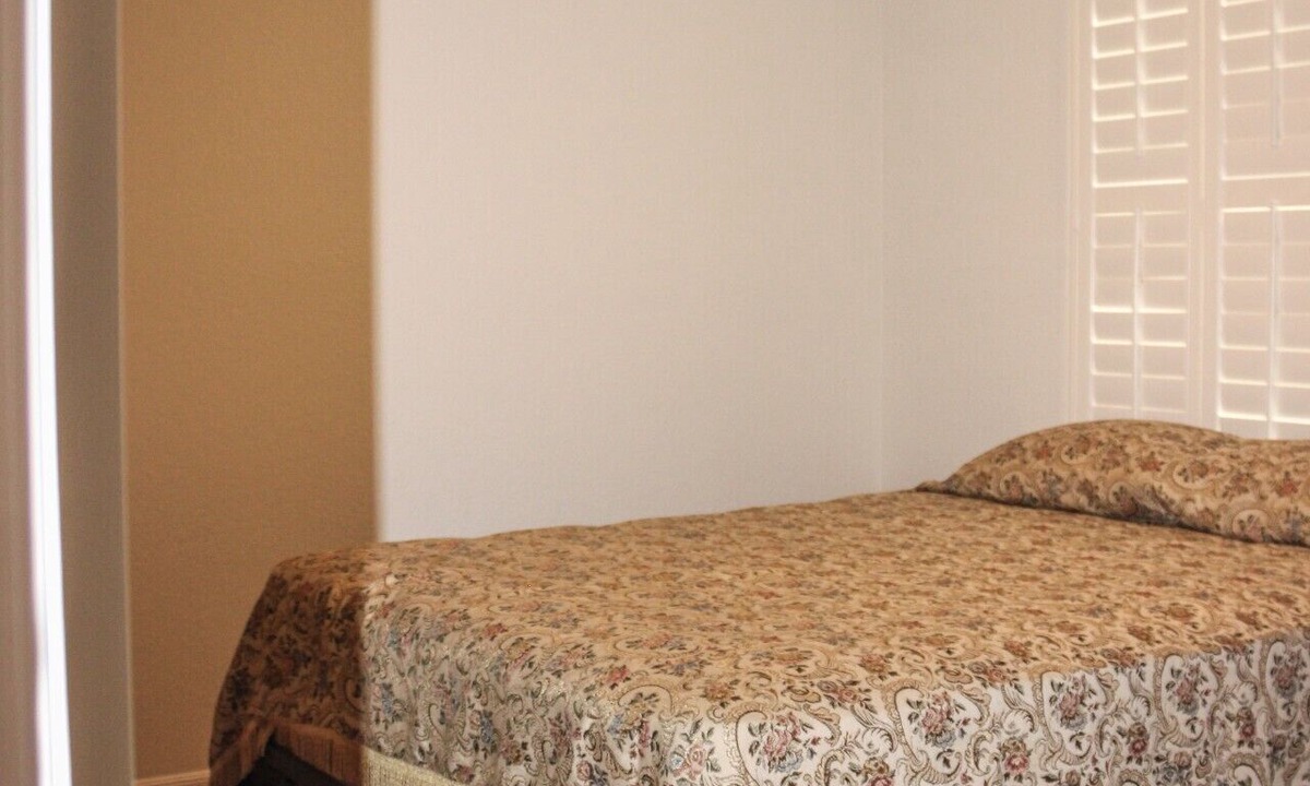 Paradise Valley Oasis House | 87 Mountain View - Private Bedroom with Shared Bathroom (1)
