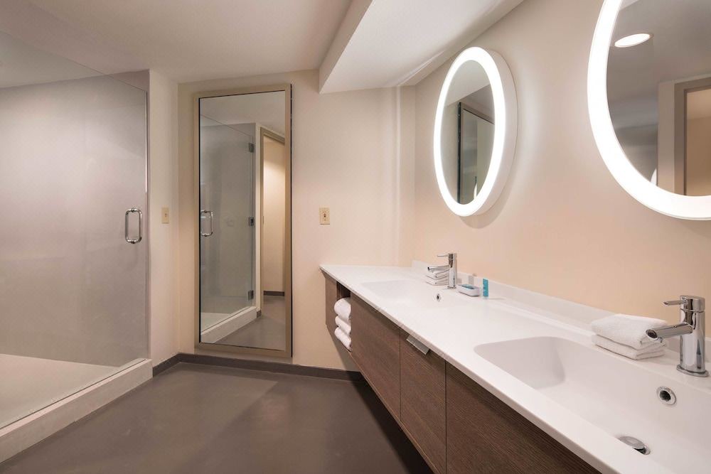 Photo of Bathroom in Entertainment District