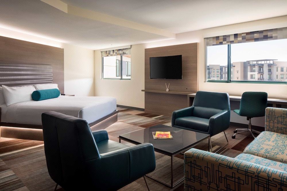 Photo of Livingroom in Entertainment District