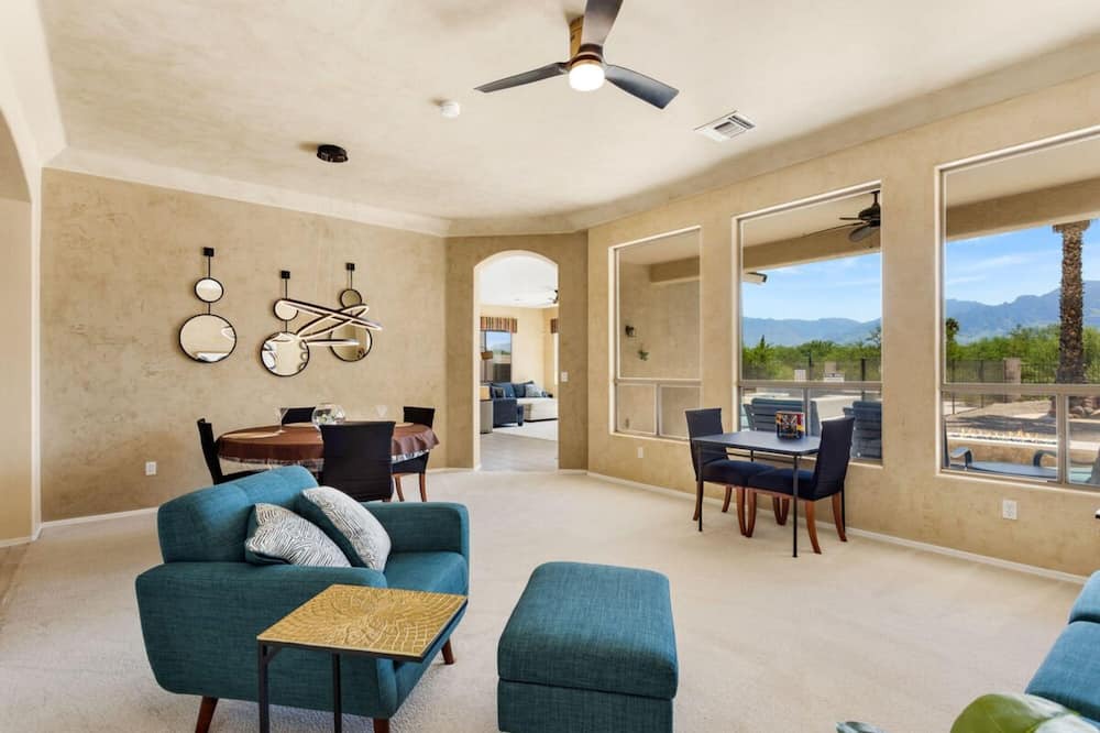 Photo of Livingroom in Oro Valley