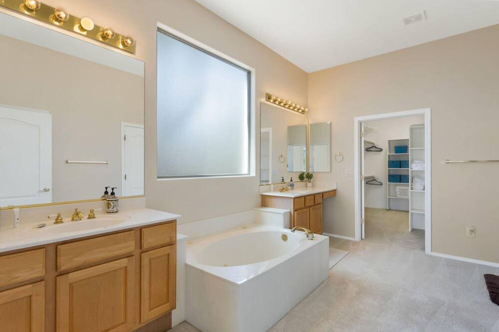 Photo of Bathroom in Oro Valley