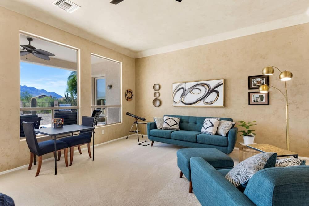 Photo of Livingroom in Oro Valley