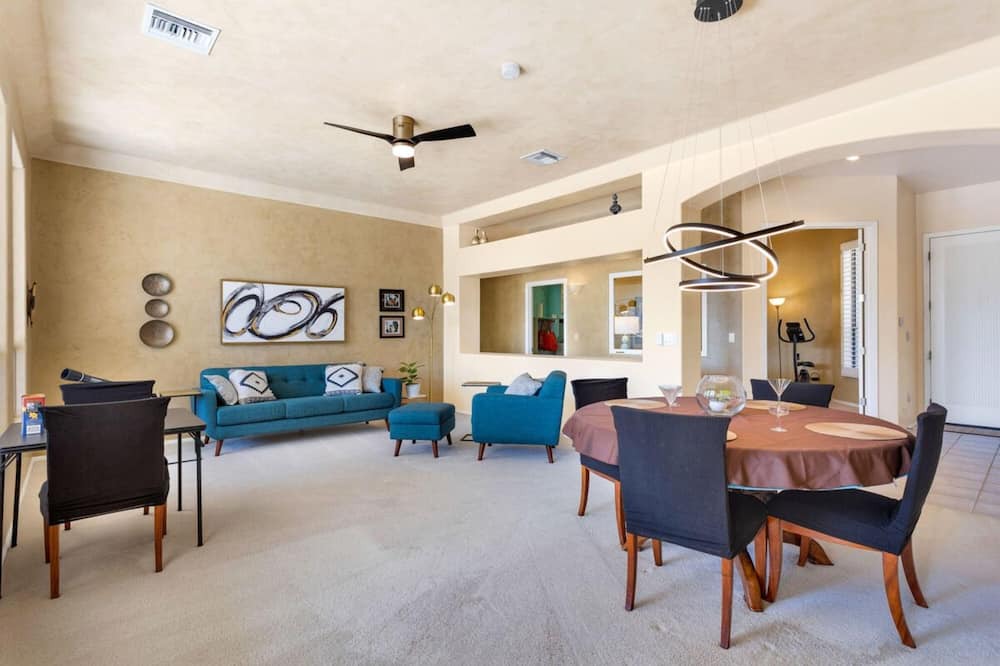 Photo of Livingroom in Oro Valley